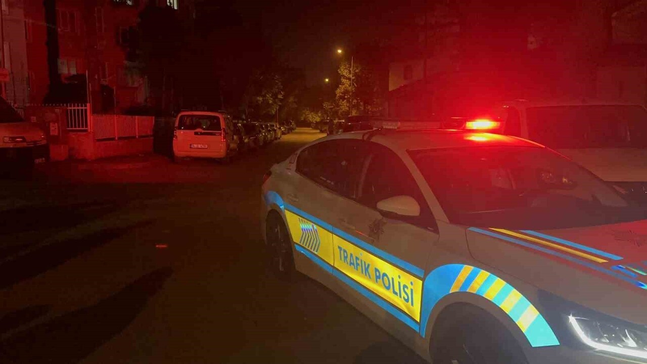 BURSA’DA "DUR" İHTARINA UYMAYAN SÜRÜCÜ 5 KİLOMETRE : 3 ARACA ÇARPTI, DUVARA GİREREK DURDU