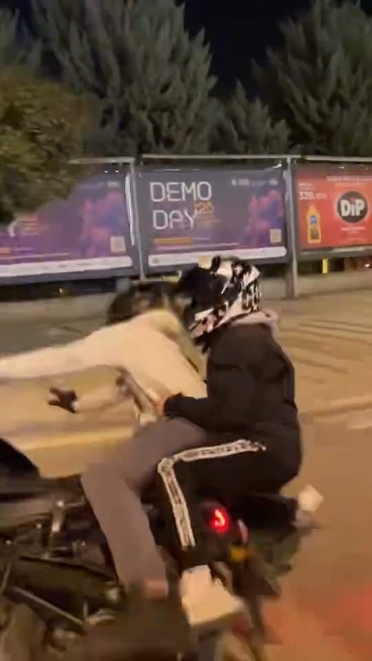 BURSA’NIN İNEGÖL İLÇESİNDE MEYDANA GELEN MOTOSİKLET KAZASI, BİR SÜRÜCÜNÜN CEP TELEFONU KAMERASINA...