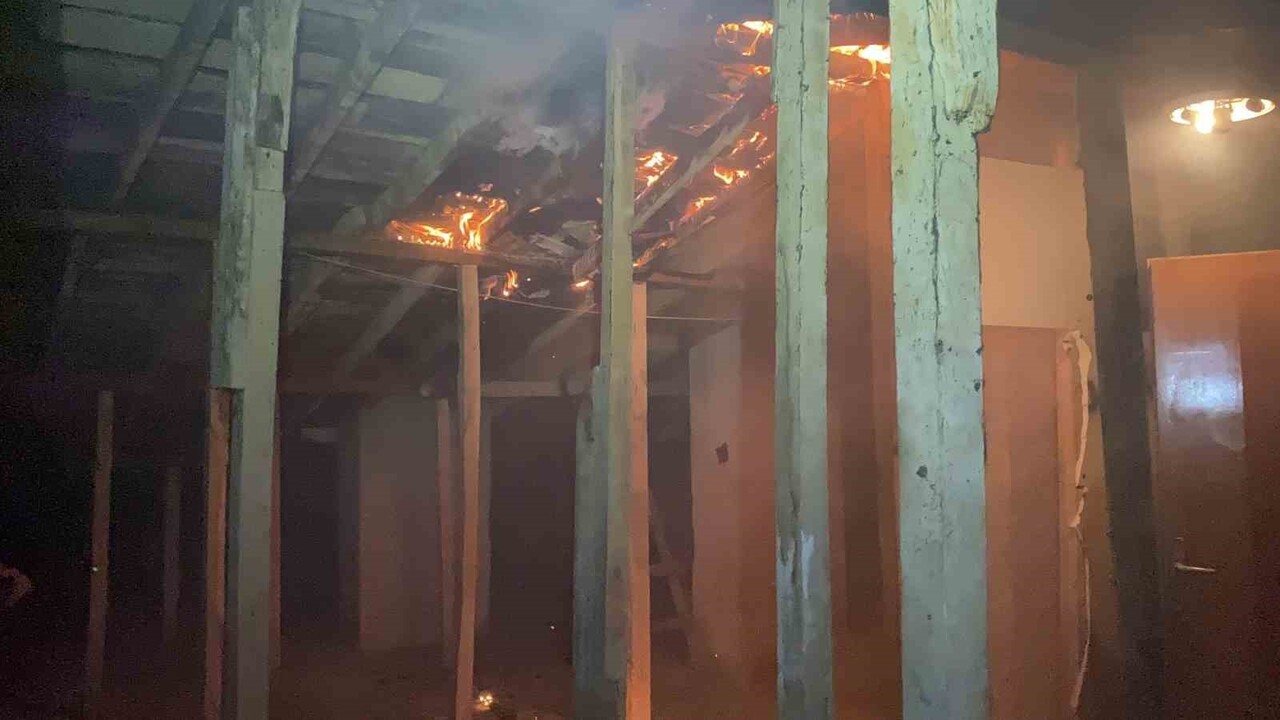 BURSA’NIN MUDANYA İLÇESİNDE BİR APARTMANDA YAŞANAN PEŞ PEŞE YANGINLAR, MAHALLE SAKİNLERİNİ...