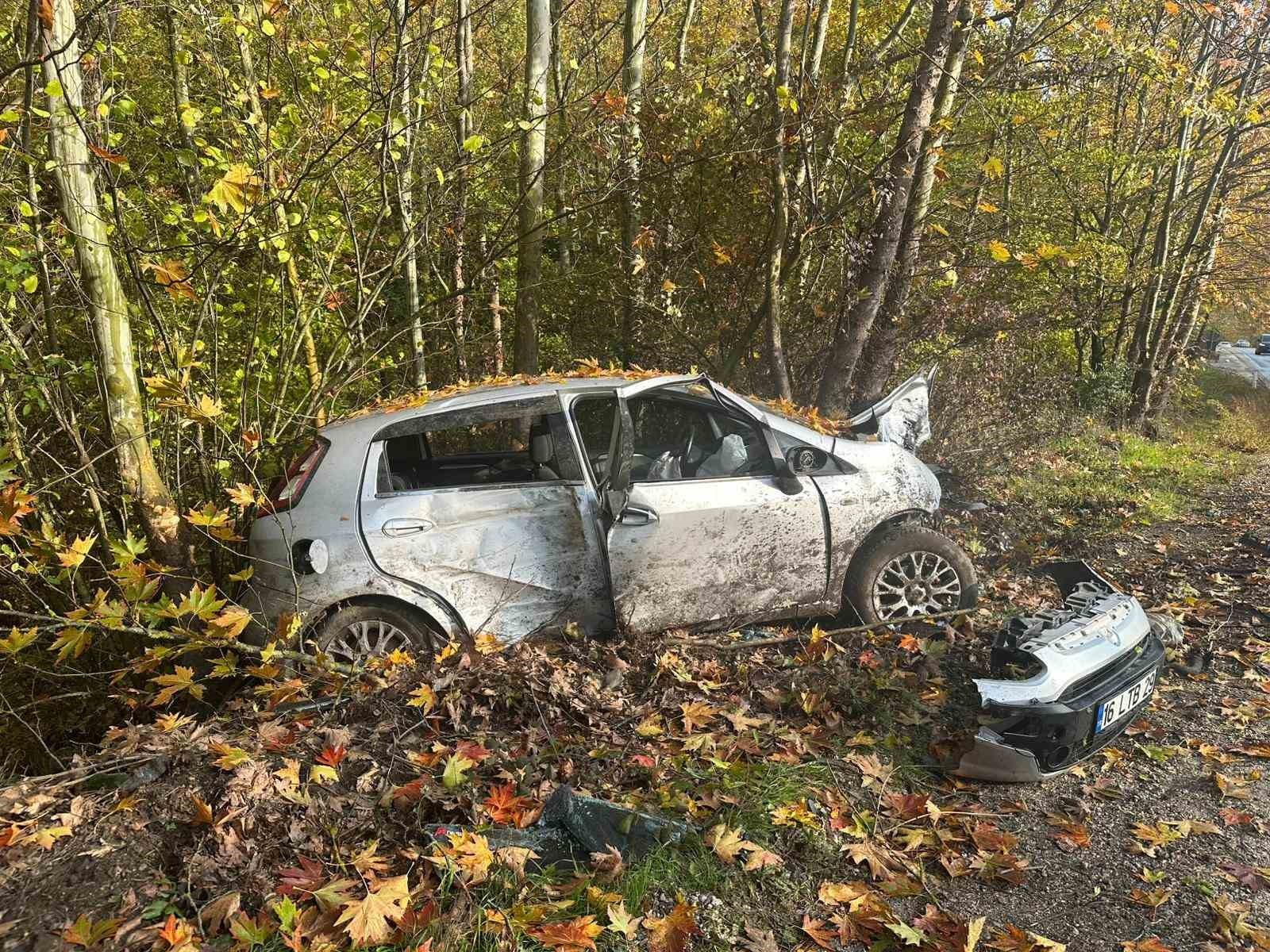 BURSA-ORHANELİ YOLU ÜZERİNDE MEYDANA GELEN İKİ AYRI KAZADA BİRİ BEBEK OLMAK ÜZERE AYNI AİLEDEN 3...