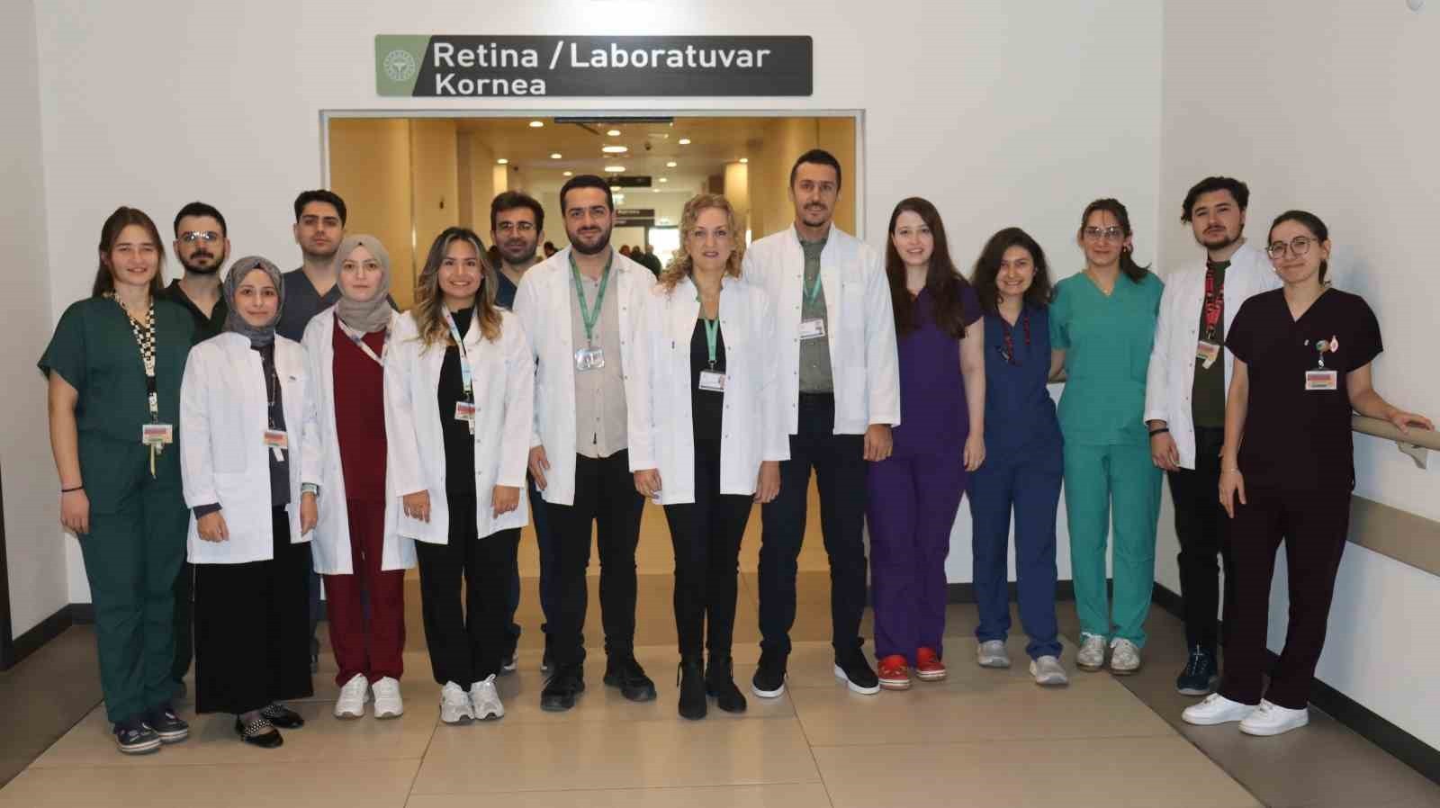 BURSA ŞEHİR HASTANESİ’NDE GERÇEKLEŞTİRİLEN KORNEA NAKLİ SAYESİNDE YENİDEN GÖRMEYE BAŞLAYAN 5...