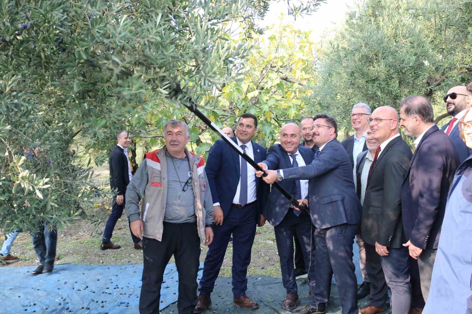 BURSA VALİLİĞİ, MUDANYA KAYMAKAMLIĞI VE MARMARABİRLİK TARAFINDAN ORGANİZE EDİLEN HASAT BAŞLANGICI...