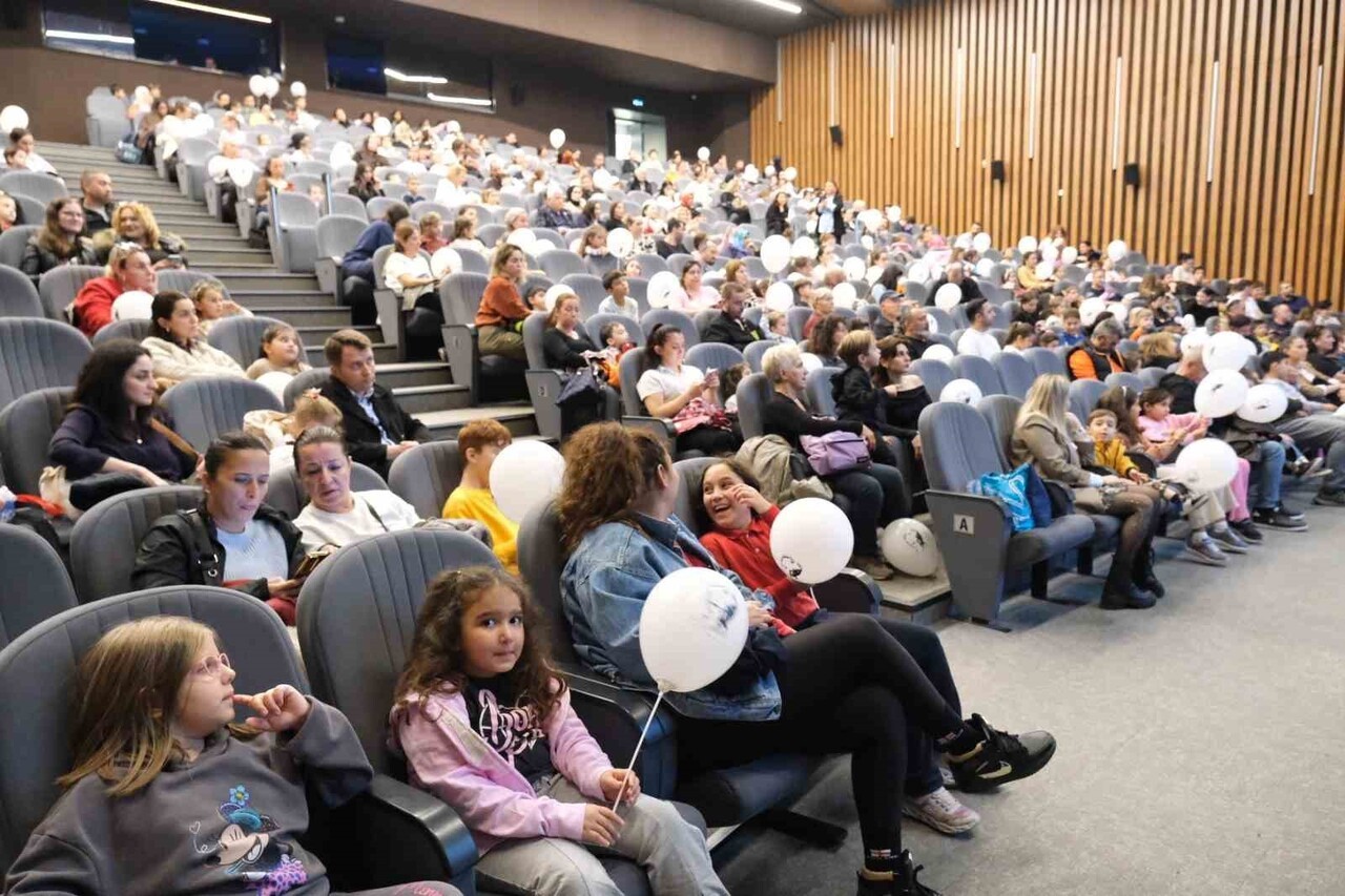BÜYÜKÇEKMECE'DE DÜNYA ÇOCUK HAKLARI GÜNÜ'NDE ÇOCUKLAR, HAKLARINA SAHİP ÇIKMAK VE TOPLUMDA...