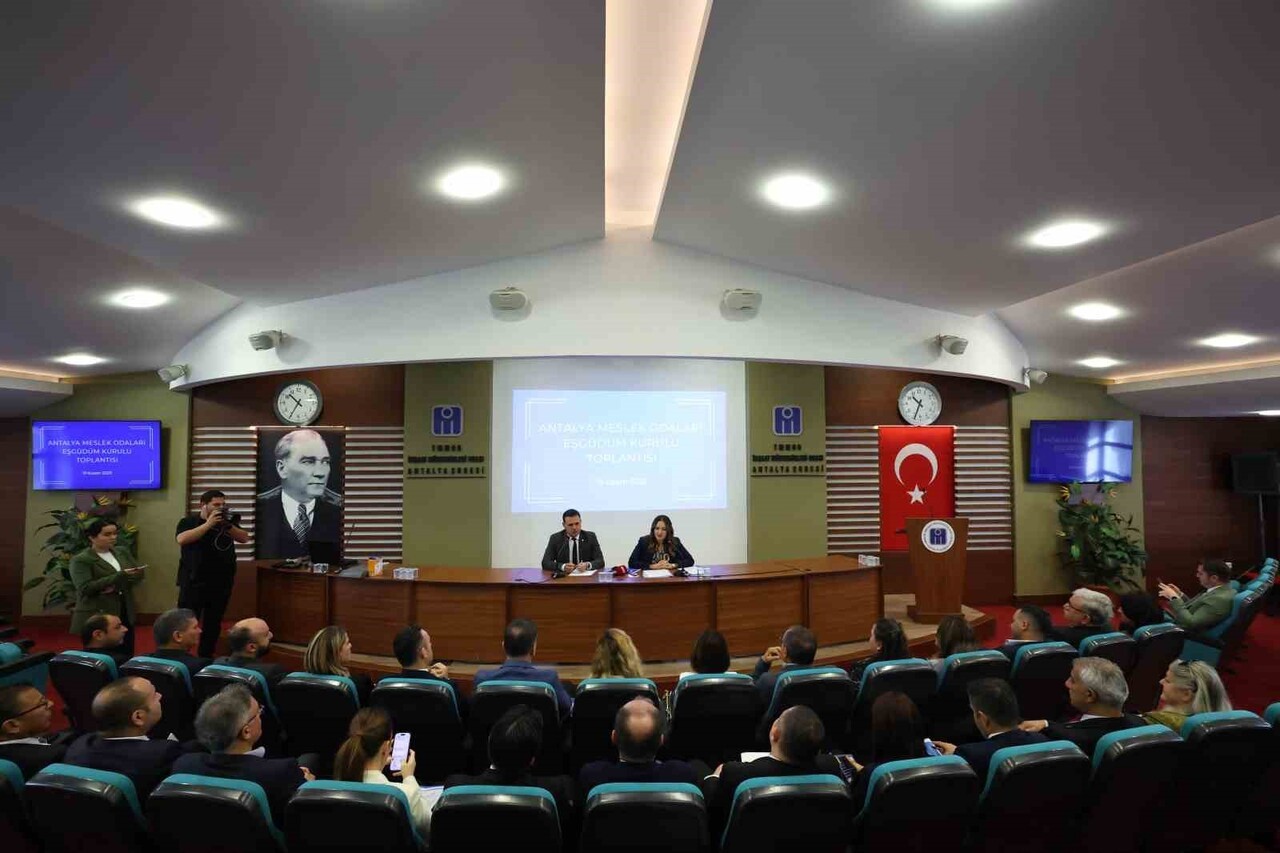 BÜYÜKŞEHİR BELEDİYESİ BAŞKAN VEKİLİ BÜŞRA ÖZDEMİR, ANTALYA MESLEK ODALARI EŞGÜDÜM KURULU BAŞKANI...