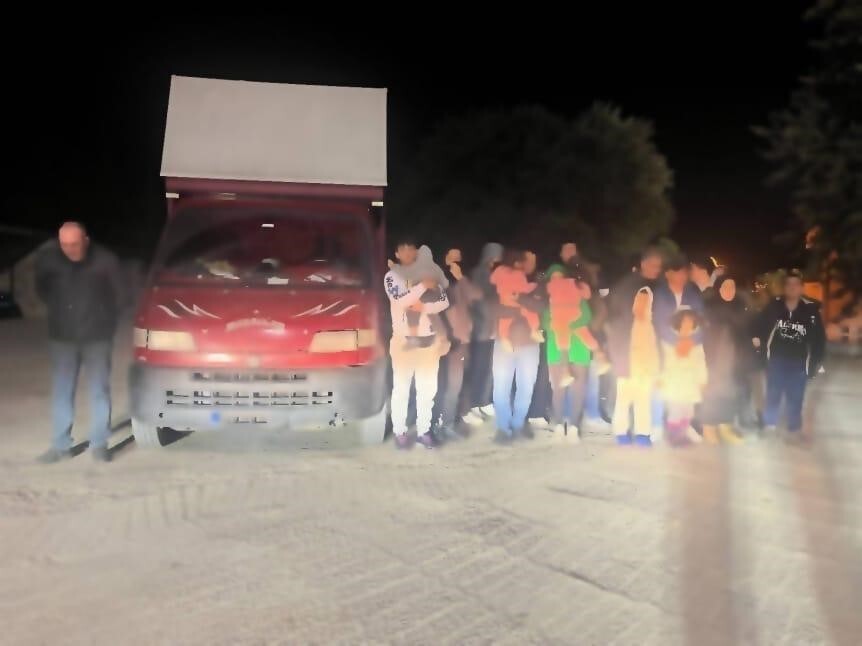 ÇANAKKALE'DE JANDARMA EKİPLERİNCE GERÇEKLEŞTİRİLEN GÖÇMEN KAÇAKÇILIĞI  OPERASYONUNDA 6 ORGANİZATÖR...