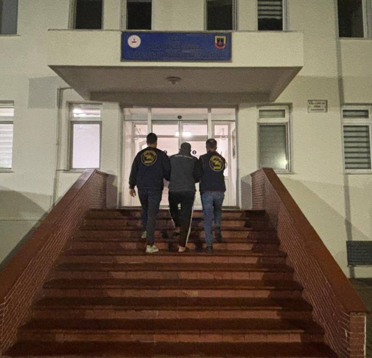 ÇANAKKALE’DE FARKLI SUÇLARDAN ARANMASI BULUNAN 7 ŞAHIS TUTUKLANDI.