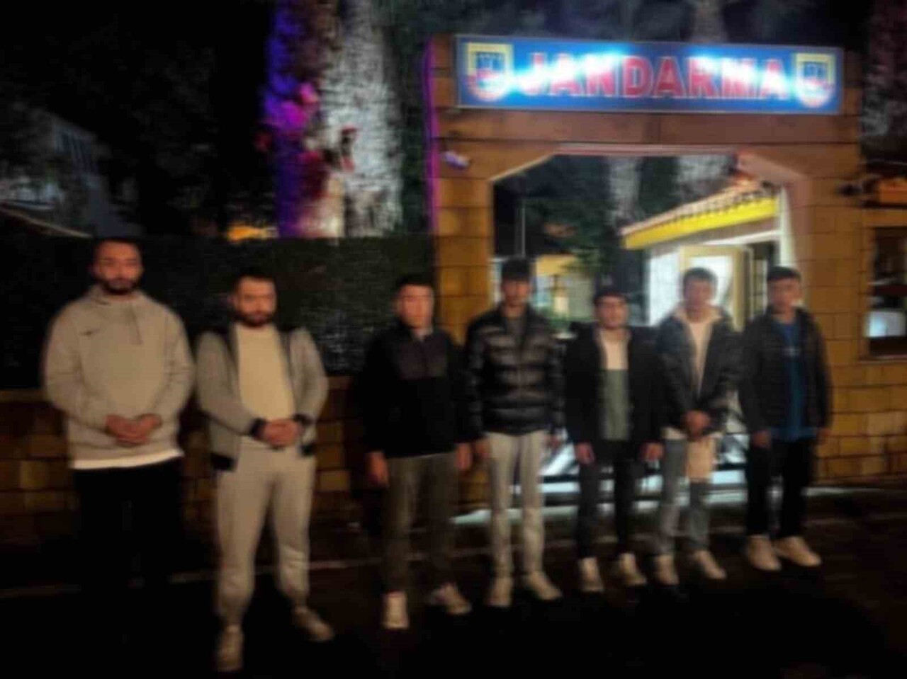 ÇANAKKALE’DE JANDARMA EKİPLERİNCE GÖÇMEN KAÇAKÇILIĞINA YÖNELİK GERÇEKLEŞTİRİLEN OPERASYONLARDA 6...