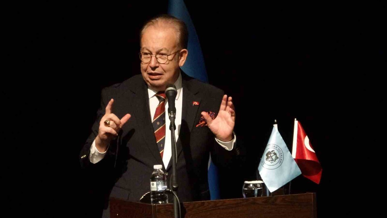 ÇANAKKALE’DE PROF. DR. MÜSTAFİ TÜMAMİRAL CİHAT YAYCI’NIN KONUŞMACI OLDUĞU SÖYLEŞİDE MAVİ VATAN...