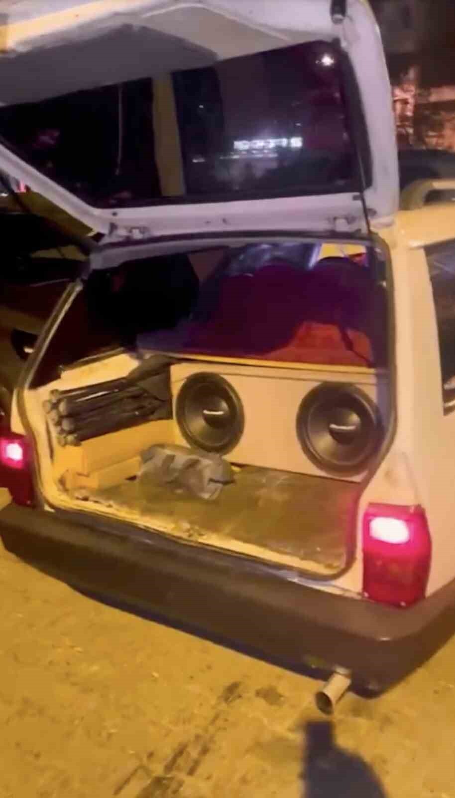 ÇANAKKALE’DE, YÜKSEK SESLE MÜZİK YAYINI YAPAN VE ABARTI EGZOZ KULLANANLARA EMNİYET EKİPLERİNCE 28...