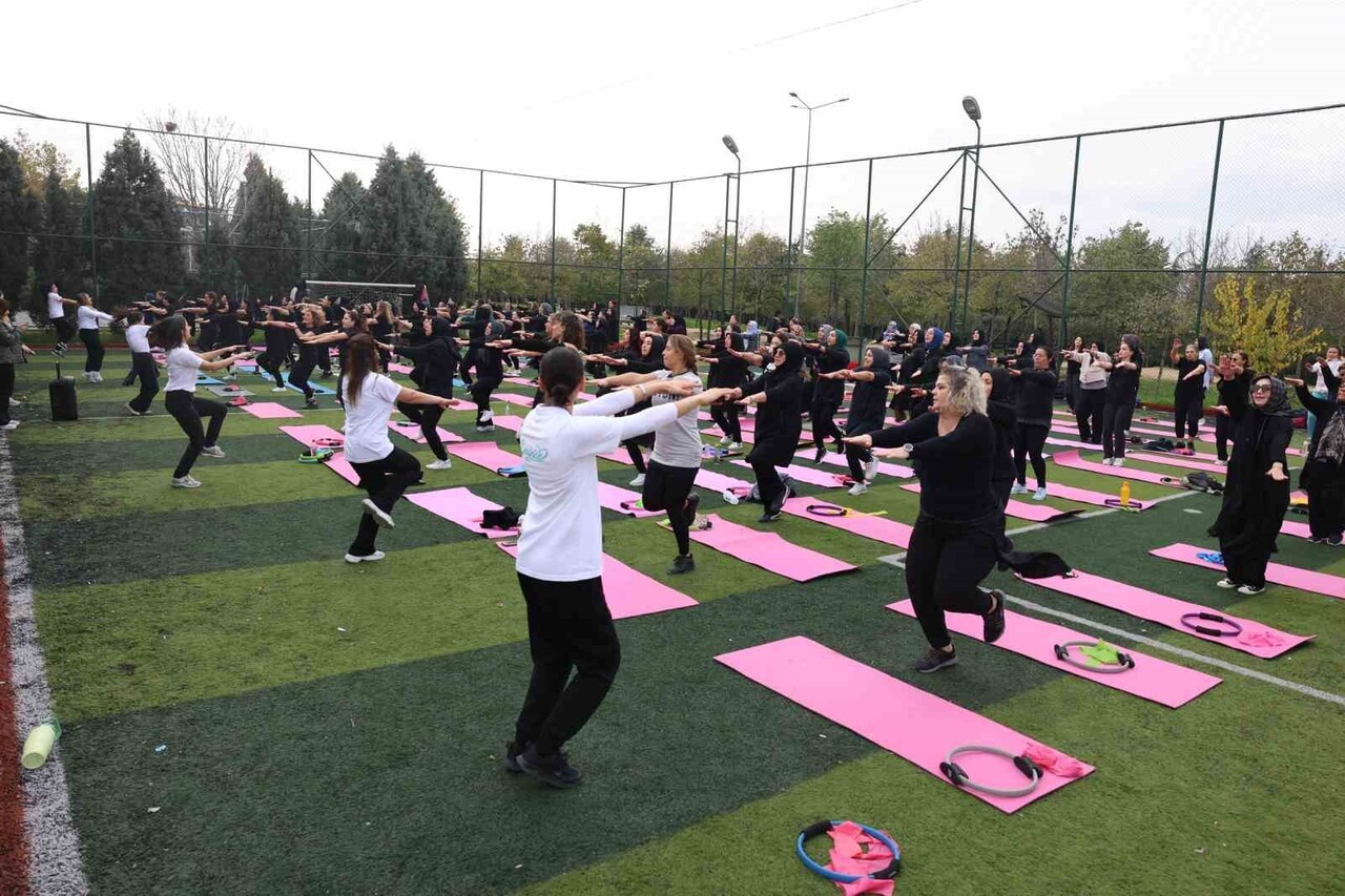 ÇAYIROVA BELEDİYESİ BİLGİEVLERİ'NDE EĞİTİM ALAN YAKLAŞIK 80 KURSİYER, ÇAĞDAŞKENT MESİRE ALANI'NDA...