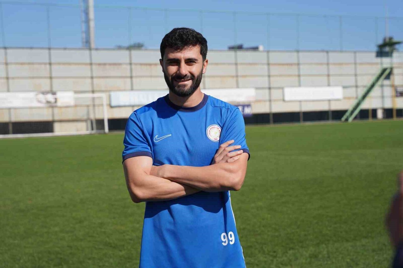 ÇAYKUR RİZESPOR'UN 22 YAŞINDAKİ FUTBOLCUSU EMRECAN BULUT, SÜPER LİG'İN 13. HAFTASINDA...