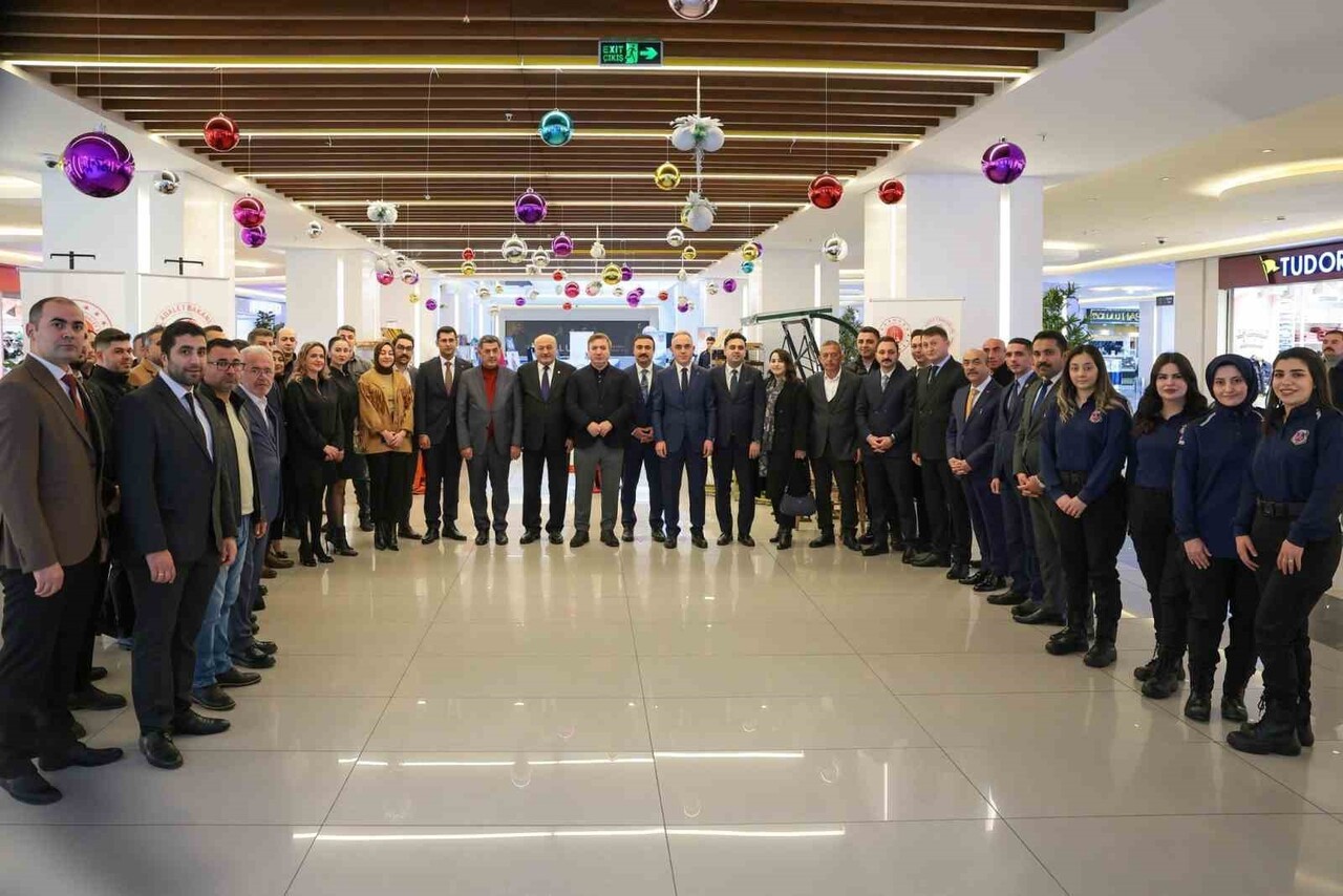 CEZA İNFAZ KURUMLARINDA ÜRETİLEN EL EMEĞİ ÜRÜNLERİN SERGİSİ AÇILDI