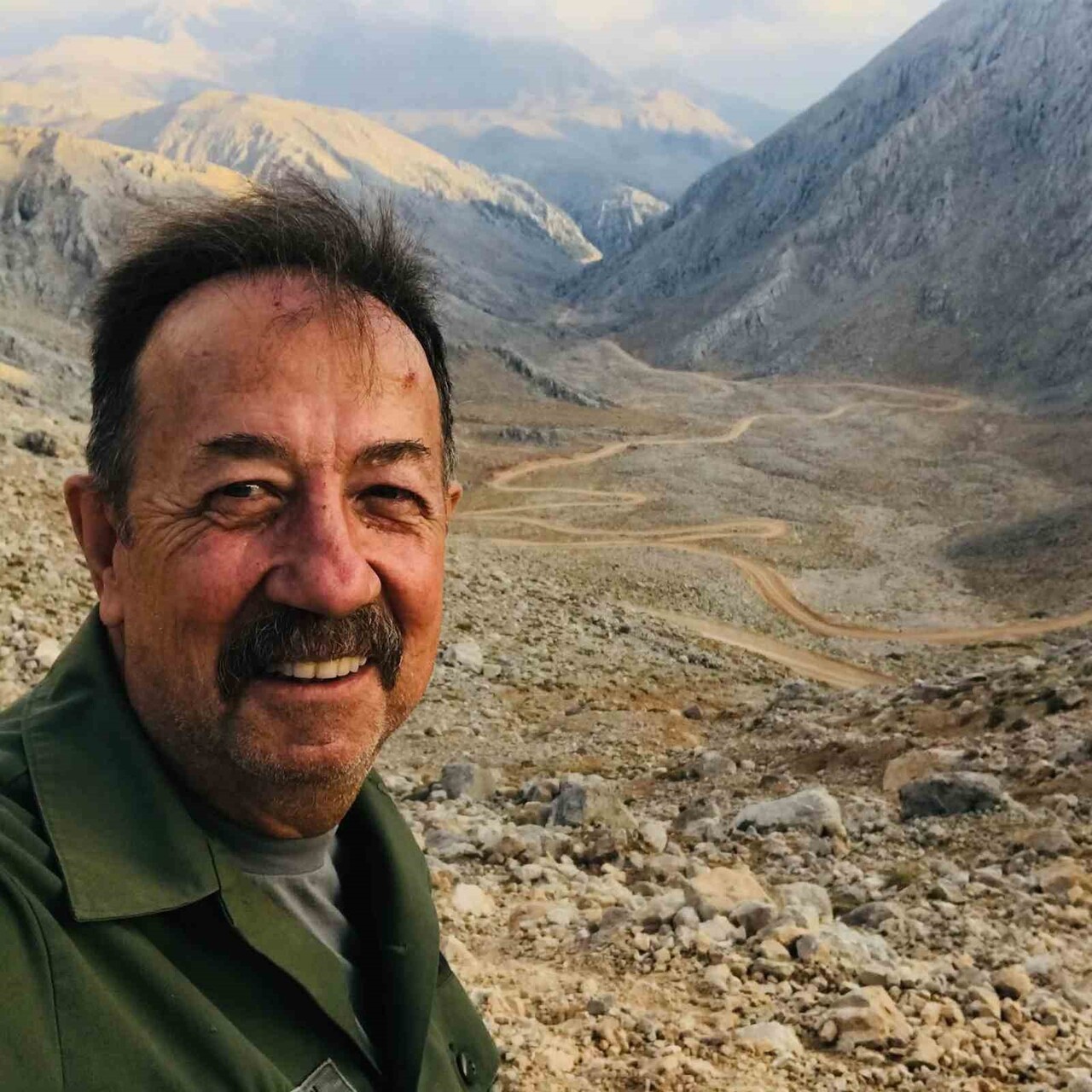 CHP ANTALYA ESKİ İL BAŞKANI ÖZER AHMET ÜLKEN TEDAVİ GÖRDÜĞÜ HASTANEDE HAYATINI KAYBETTİ.