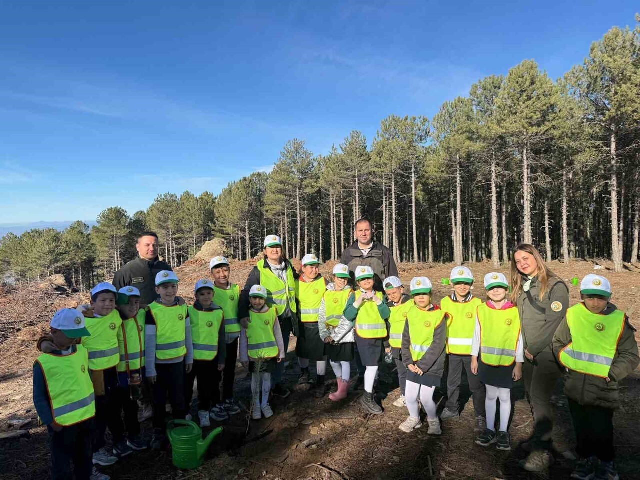 ÇİNELİ ÖĞRENCİLERE ORMAN FAALİYETLERİ ANLATILDI