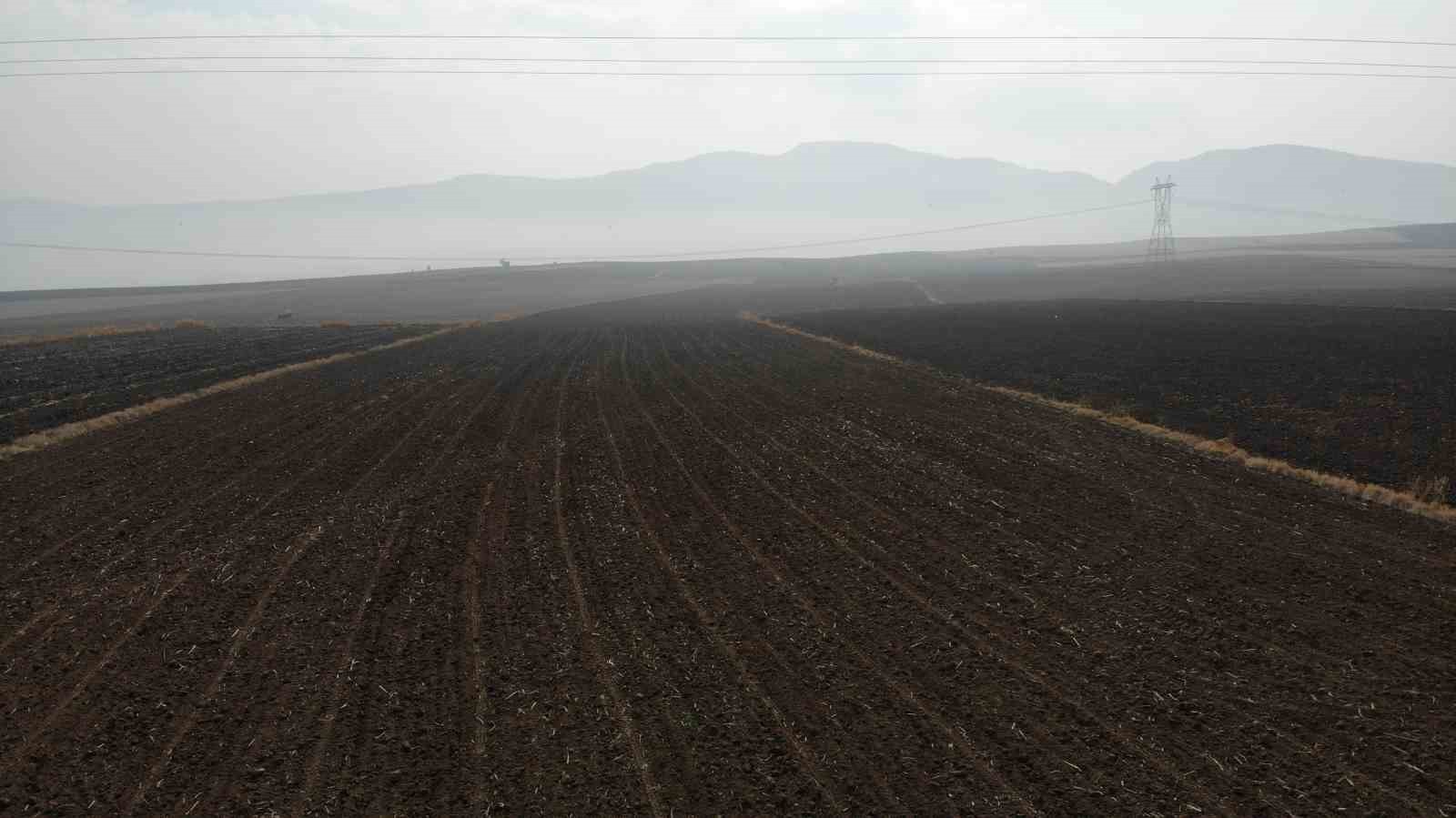 ÇORUM'DA ÇİFTÇİLER KURAK GEÇEN SEZONUN ARDINDAN GELECEK YILIN MAHSULLERİNİ YETİŞTİRMEK İÇİN EKİM...