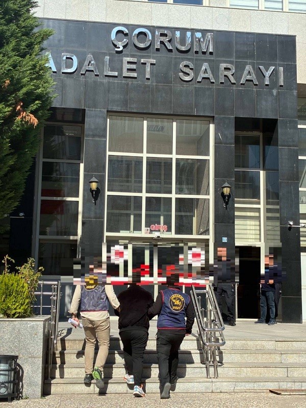 ÇORUM'DA JANDARMA EKİPLERİ TARAFINDAN SON BİR AYDA YÜRÜTÜLEN OPERASYONLARDA, ÇEŞİTLİ SUÇLARDAN...