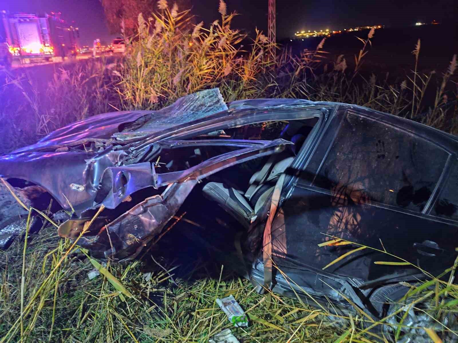 ÇORUM’UN SUNGURLU İLÇESİNDE TAKLA ATAN OTOMOBİL PARÇALARA AYRILARAK HURDA YIĞININA DÖNDÜ. KAZADA 1...