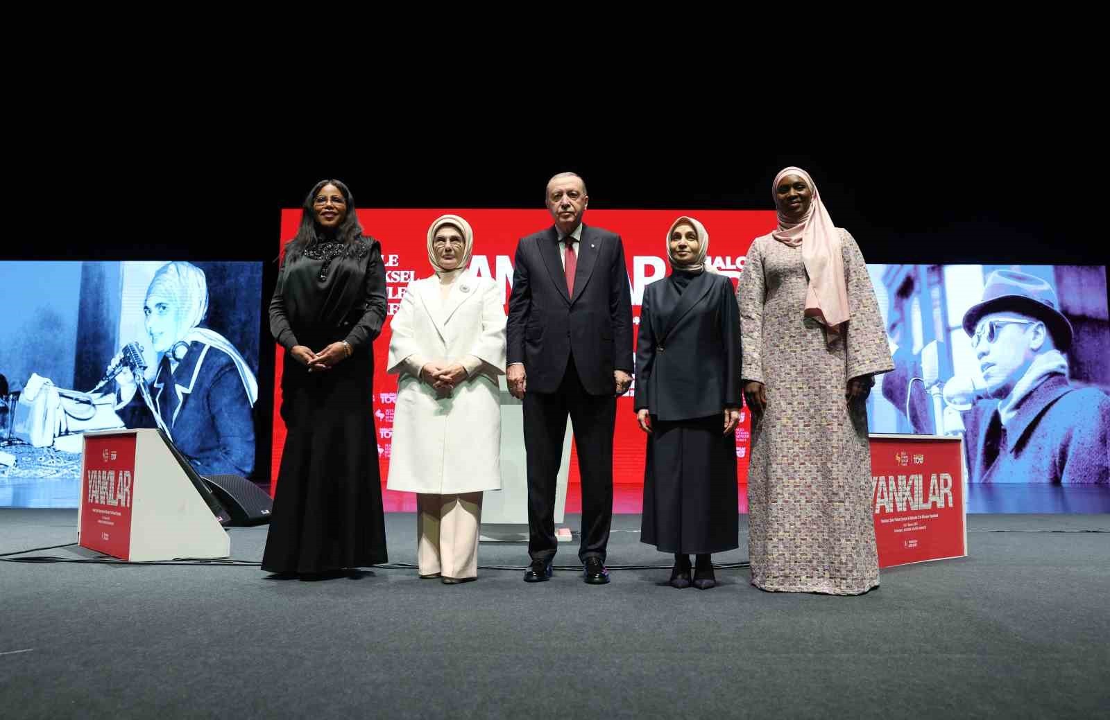 CUMHURBAŞKANI RECEP TAYYİP ERDOĞAN, İSTANBUL ATATÜRK KÜLTÜR MERKEZİ'NDEKİ ULUSLARARASI İNSAN...