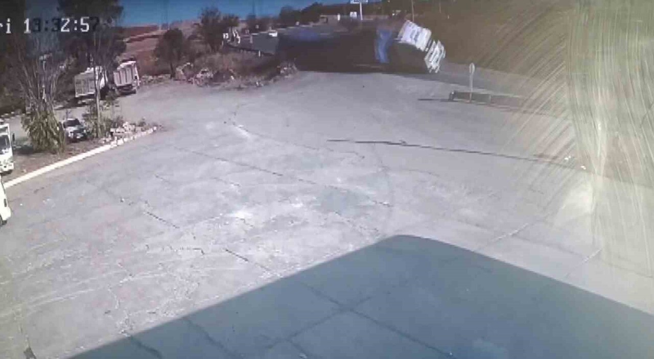 DAHA ÖNCE ÖLÜMLÜ, YARALAMALI VE MADDİ HASARLI KAZANIN YAŞANDIĞI ADIYAMAN GÖLBAŞI KARAYOLU BÖRGENEK...