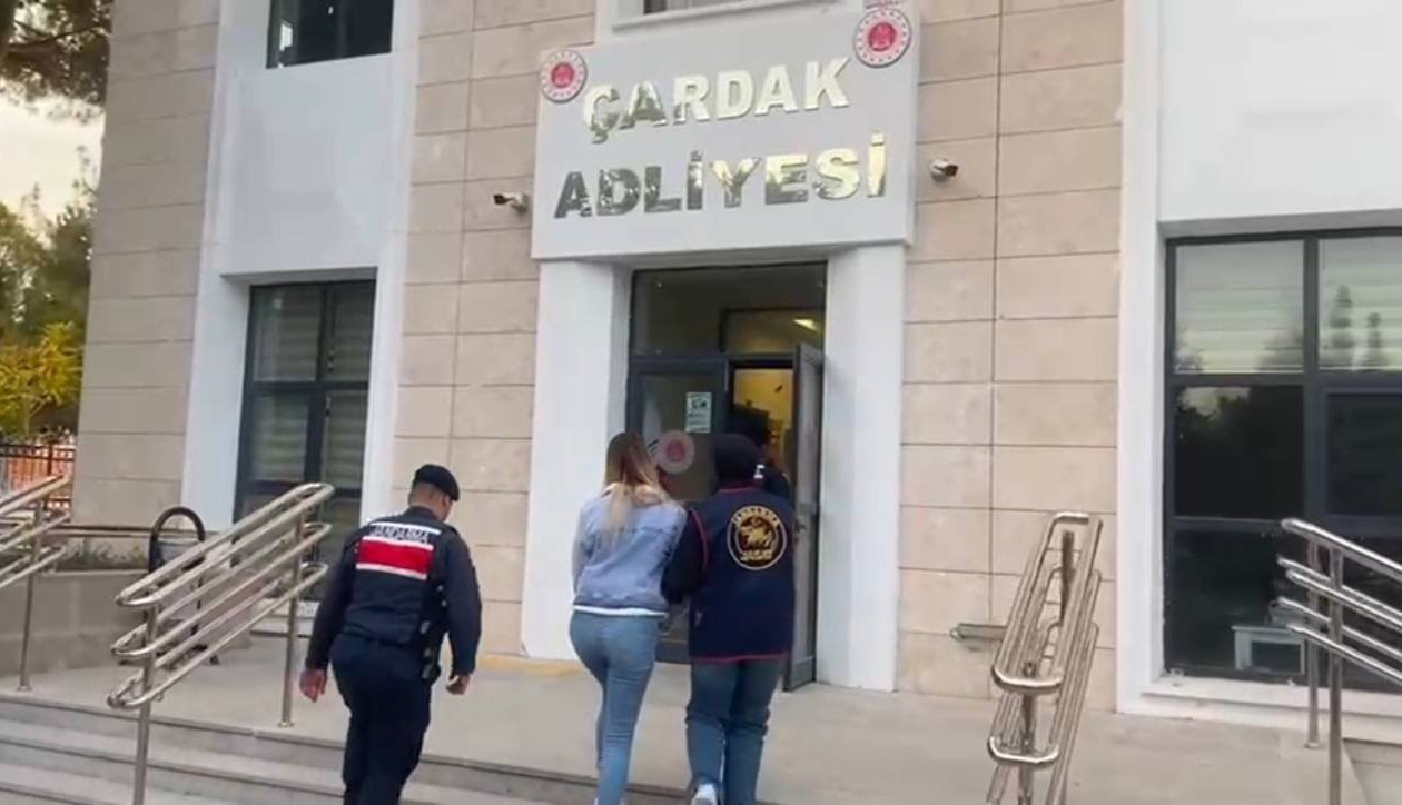 DENİZLİ'DE HAKKINDA TUTANAK TUTULAN KADIN HÜKÜMLÜNÜN, BİLİŞİM SUÇLARINDAN SABIKALI SEVGİLİSİYLE...