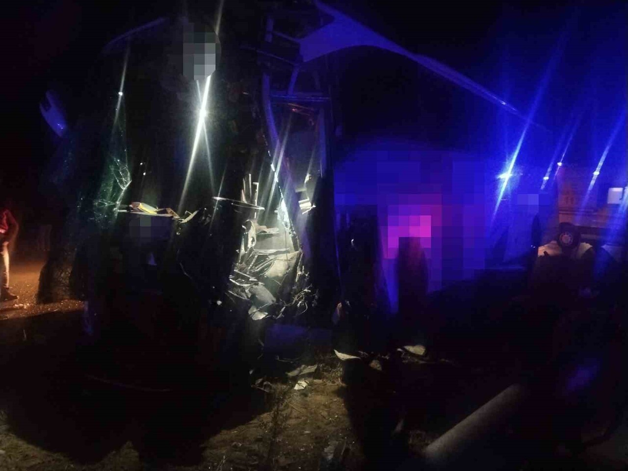 DENİZLİ'DE MİNİBÜS İLE ŞEHİRLERARASI YOLCU OTOBÜSÜ ÇARPIŞTI. MİNİBÜSÜN DEVRİLDİĞİ, OTOBÜSÜN YOLDAN...