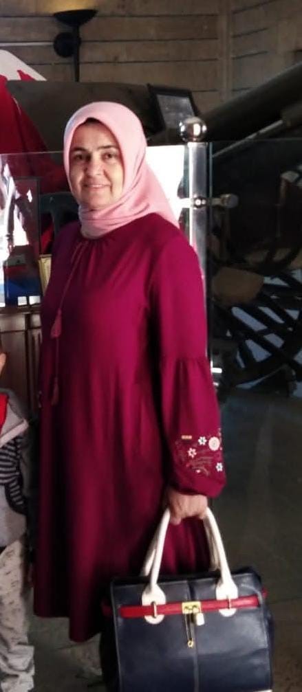 DENİZLİ’DE EVİNİN BAHÇESİNDEKİ AĞAÇTAN DÜŞEN KADIN OLAY YERİNDE YAŞAMINI YİTİRDİ.