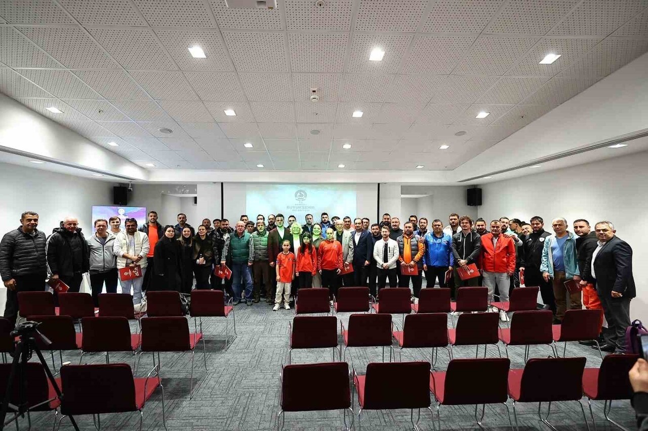 DENİZLİ’DE GELECEĞİN FUTBOLCULARINI YETİŞTİRMEK AMACIYLA İLK KEZ DÜZENLENECEK OLAN LEVEND SARIOĞLU...