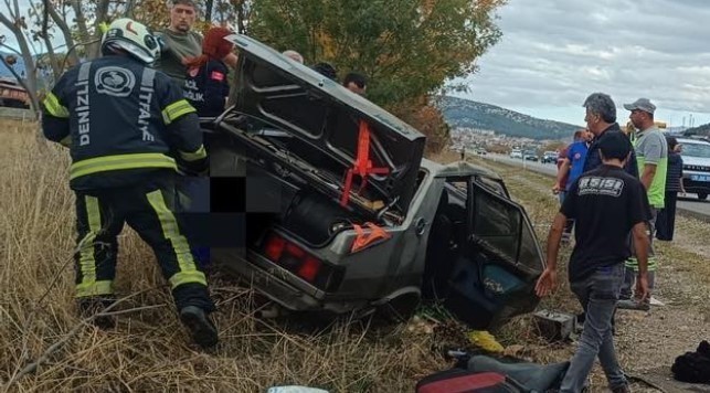 DENİZLİ’DE SÜRÜCÜSÜNÜN DİREKSİYON HAKİMİYETİNİ KAYBETTİĞİ OTOMOBİL YOLDAN ÇIKTI. HURDAYA DÖNEN...
