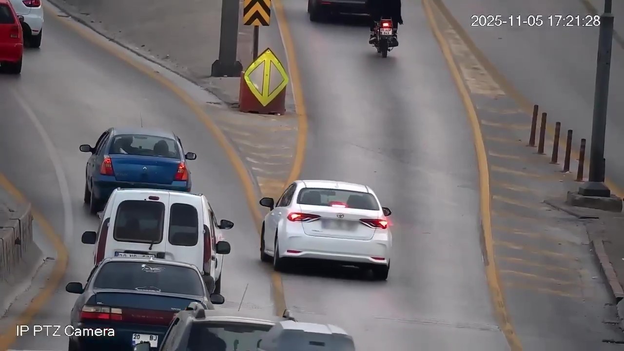 DENİZLİ’DE TRAFİK GÜVENLİĞİNİ TEHLİKEYE DÜŞÜREREK KURAL İHLALİ YAPAN SÜRÜCÜLERE YÖNELİK...