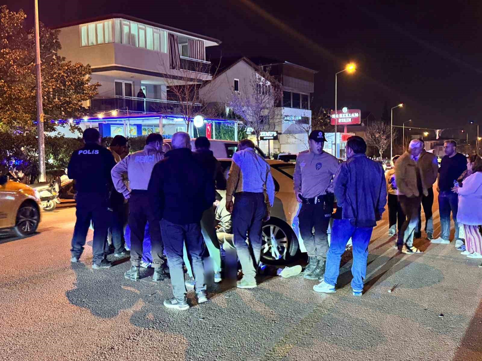 DENİZLİ’DE YOL KENARINDA DURAKSAYAN OTOMOBİL KONTROLSÜZ ŞEKİLDE ÇIKMASI SONUCU MOTOSİKLET İLE...