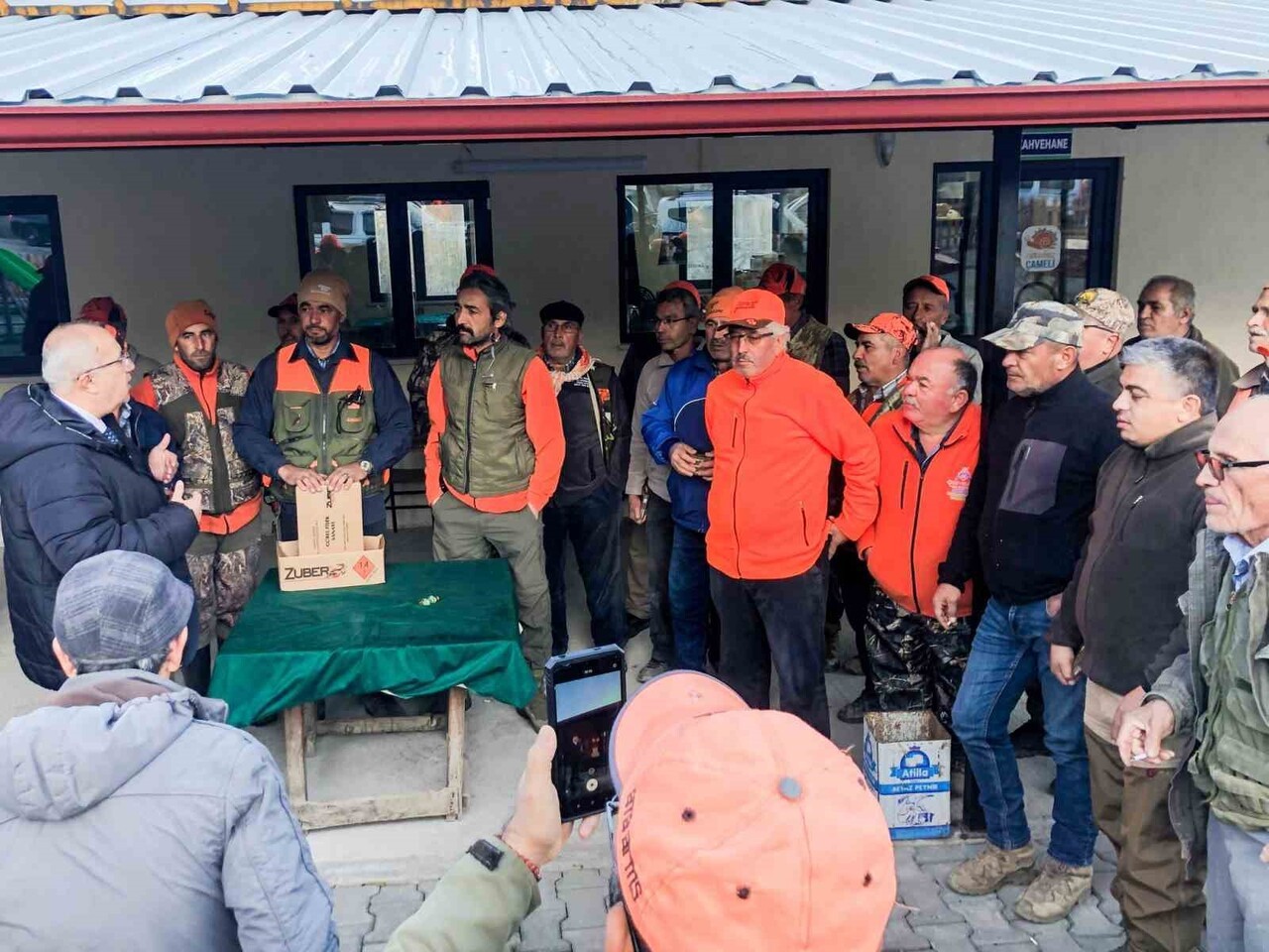 DENİZLİ’NİN ÇAMELİ İLÇESİNDE AVCILARIN DÜZENLİ ŞEKİLDE DOMUZ AVI GERÇEKLEŞTİREREK ÜRETİCİLERİN...