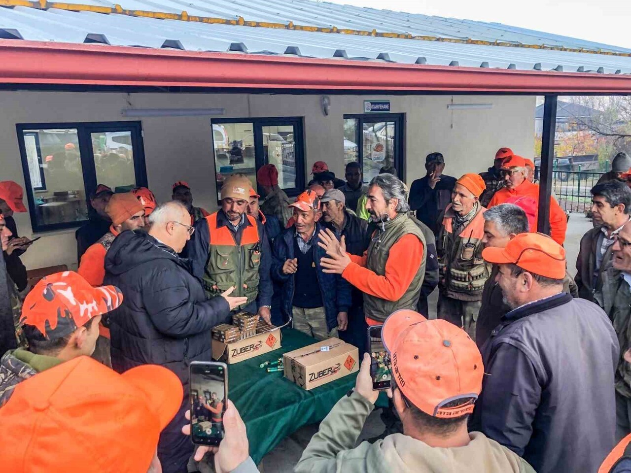 DENİZLİ’NİN ÇAMELİ İLÇESİNDE AVCILARIN DÜZENLİ ŞEKİLDE DOMUZ AVI GERÇEKLEŞTİREREK ÜRETİCİLERİN...