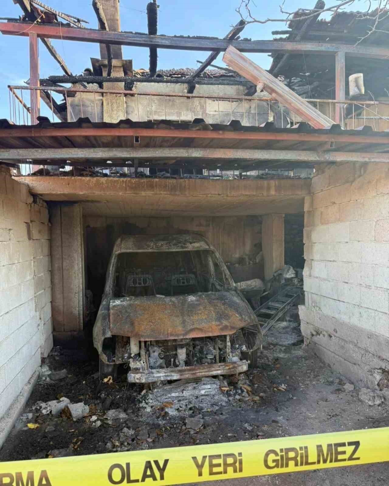 DENİZLİ’NİN TAVAS İLÇESİNDE ARAÇ TESİSATINDAN KAYNAKLANAN YANGINDA EVİ ZARAR GÖREN VATANDAŞI...