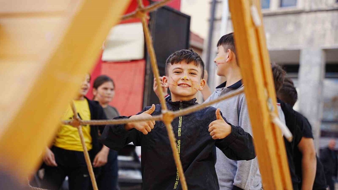 DEPREM SONRASI ÇOCUKLARA MORAL DESTEĞİ