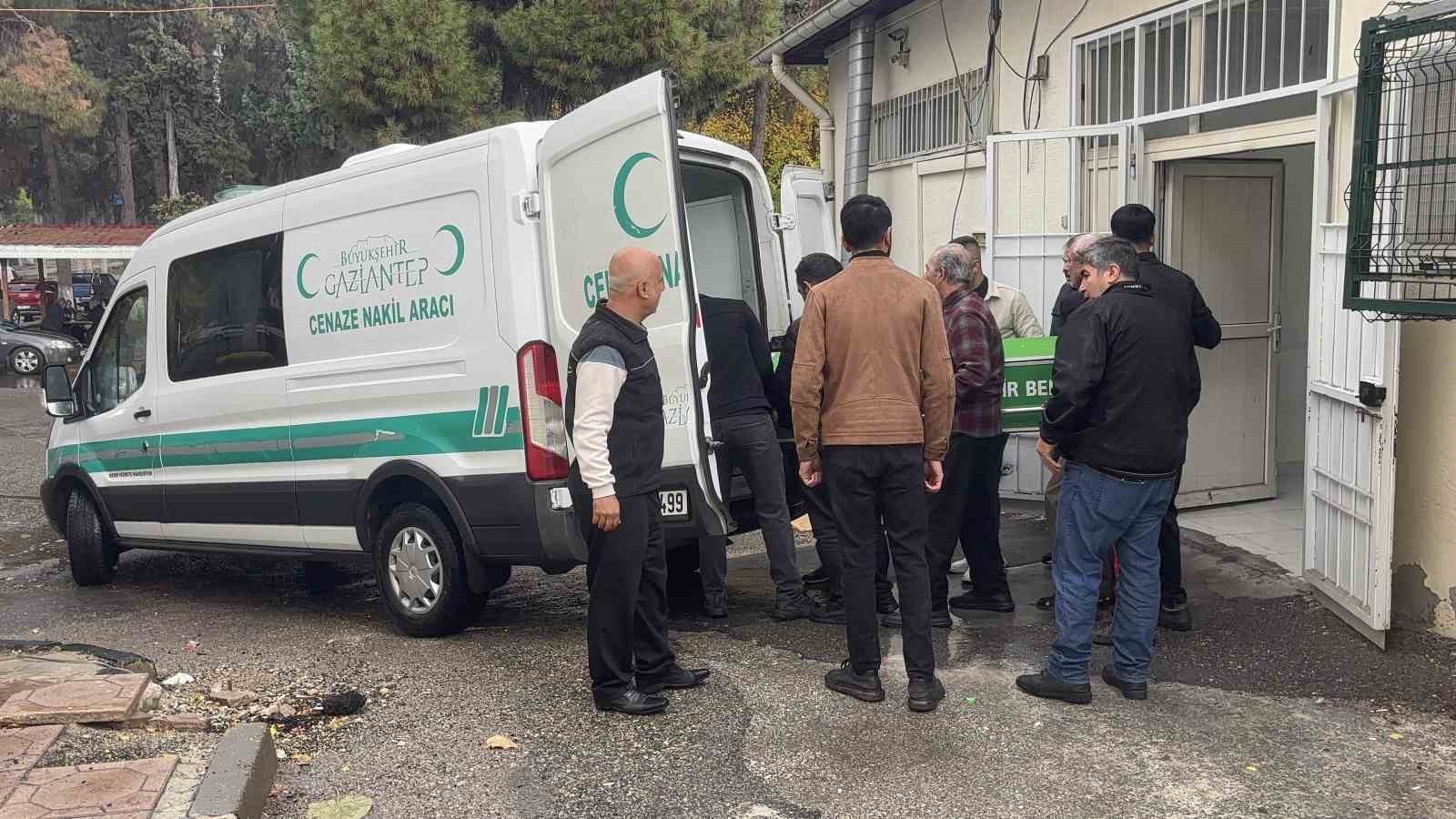 DERS ÇIKIŞI KALP KRİZİ GEÇİREN ÖĞRETMEN KURTARILAMADI