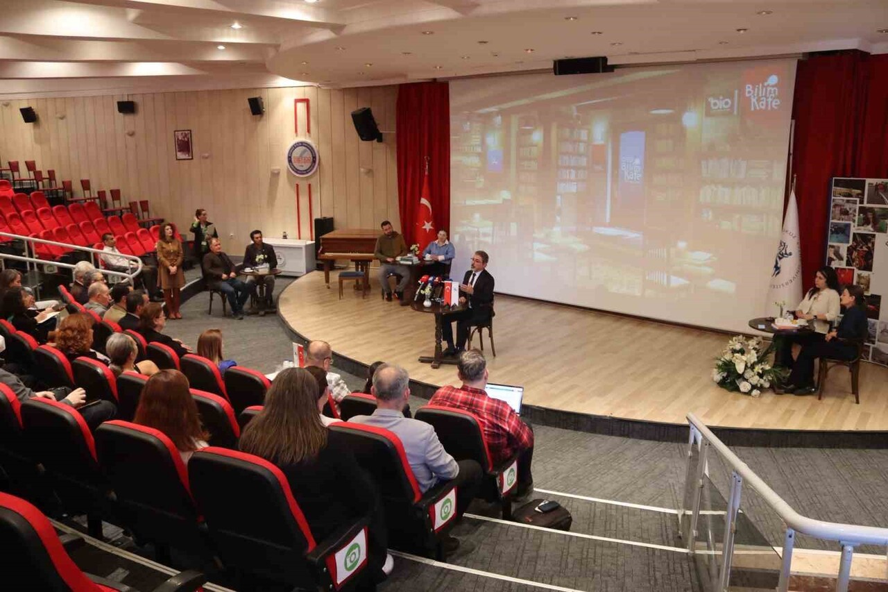 DEÜ BİLİM KAFE SOHBETLERİNİN 3. KONUĞU DEÜ DEPREM ARAŞTIRMA VE UYGULAMA MERKEZİ MÜDÜRÜ PROF. DR....