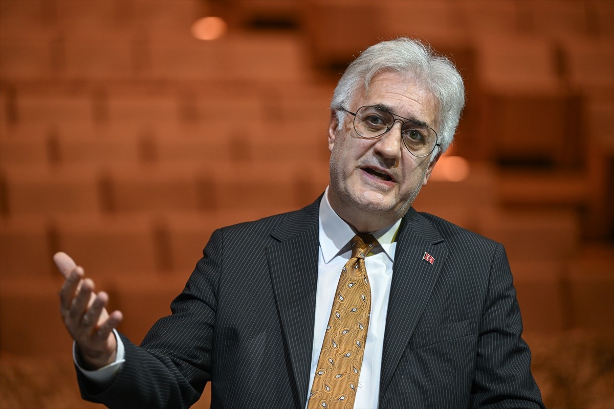 Devlet Tiyatroları Genel Müdürü Tamer Karadağlı, AA muhabirine açıklamalarda bulundu.