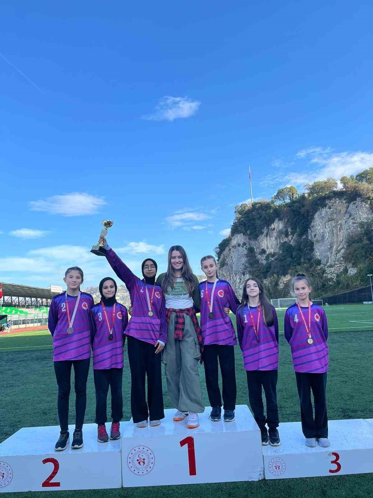 DEVREKLİ ÖĞRENCİLER İLÇEYE İL İKİNCİSİ OLARAK DÖNDÜLER