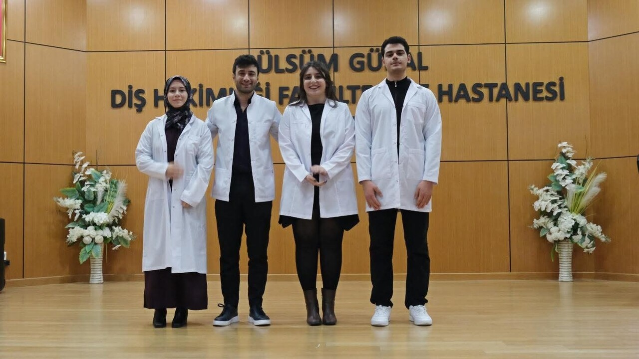 DİŞ HEKİMİ ADAYLARI BEYAZ ÖNLÜKLERİNİ GİYDİ