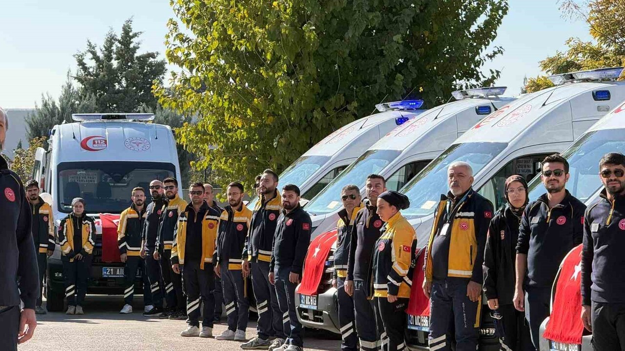 DİYARBAKIR'DA 15 AMBULANS VE SAĞLIK KURULUŞLARI AÇILIŞLARI GERÇEKLEŞTİRİLEREK HİZMETE...