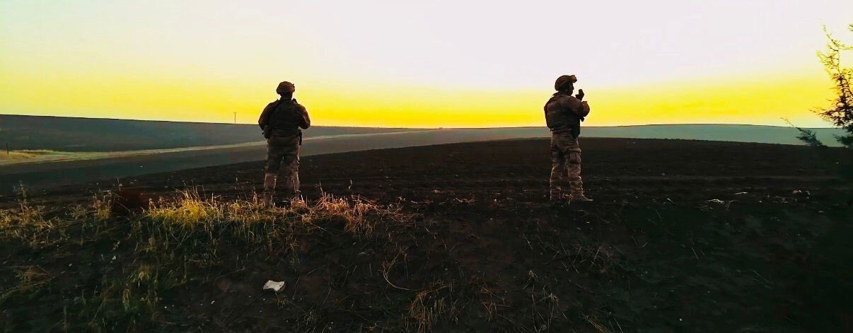 DİYARBAKIR'DA BİRÇOK SUÇTAN 9 YILDIR ARANAN ZANLI, JANDARMA EKİPLERİ TARAFINDAN YAKALANARAK...