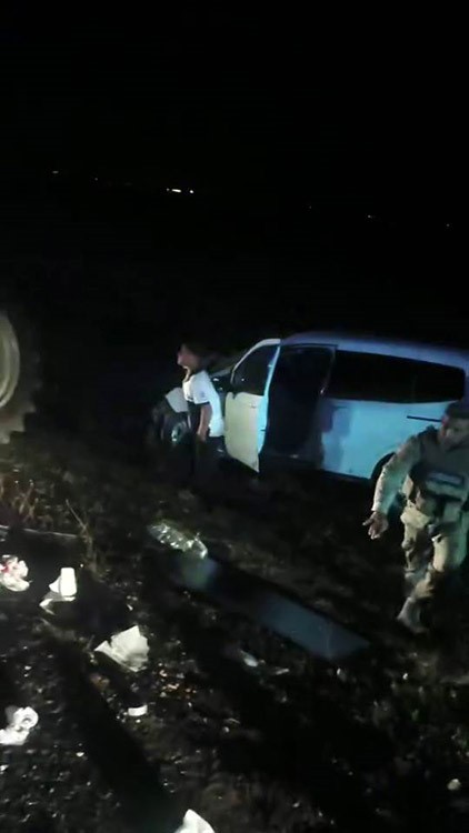 DİYARBAKIR'DA TRAKTÖR İLE HAFİF TİCARİ ARACIN ÇARPIŞTIĞI KAZADA 2 KİŞİ YARALANDI.