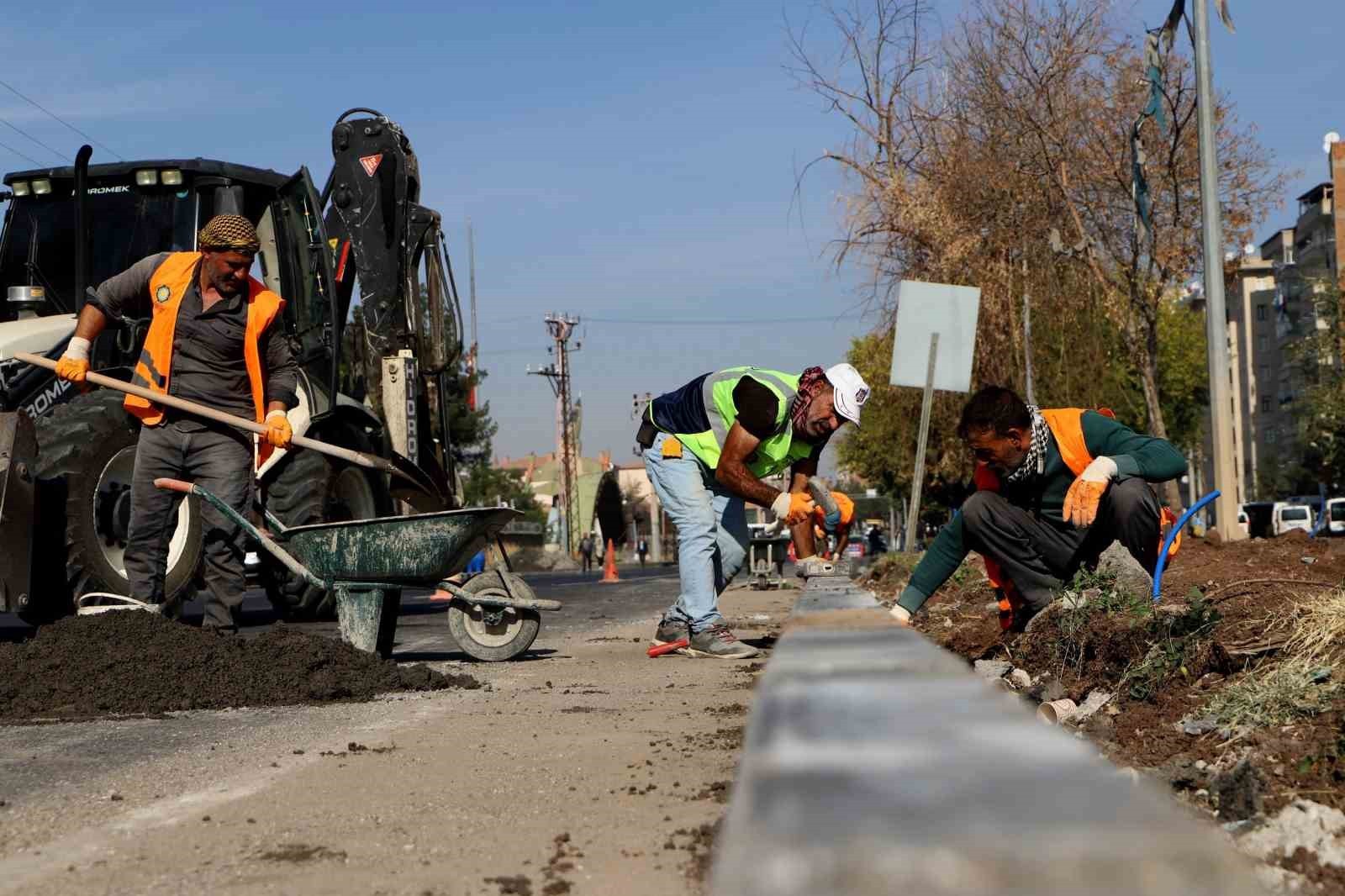 DİYARBAKIR BÜYÜKŞEHİR BELEDİYESİ, KENT GİRİŞLERİNİN YENİDEN DÜZENLENMESİ KAPSAMINDA UZUN SÜREDİR...