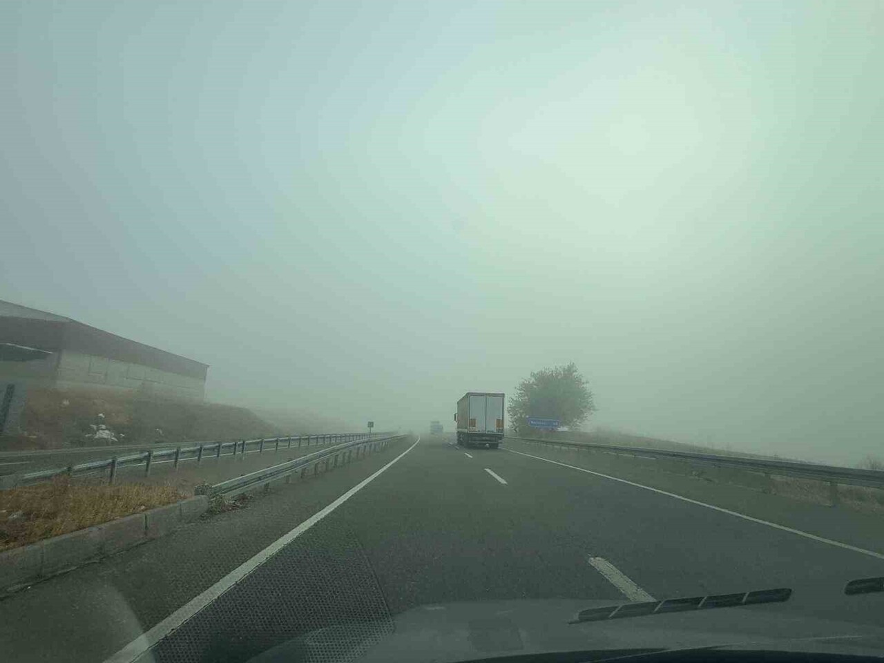 DİYARBAKIR’DA SABAH SAATLERİNDE SİS ETKİLİ OLDU.