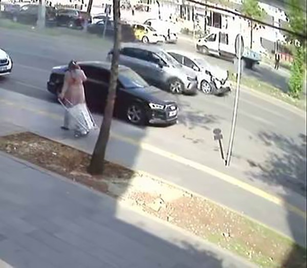 DİYARBAKIR’DA SÜRATLE İLERLEYEN BİR ARAÇ, ÖNÜNDEKİ ARACI BİÇTİ. KAZA ANI GÜVENLİK KAMERALARINA...