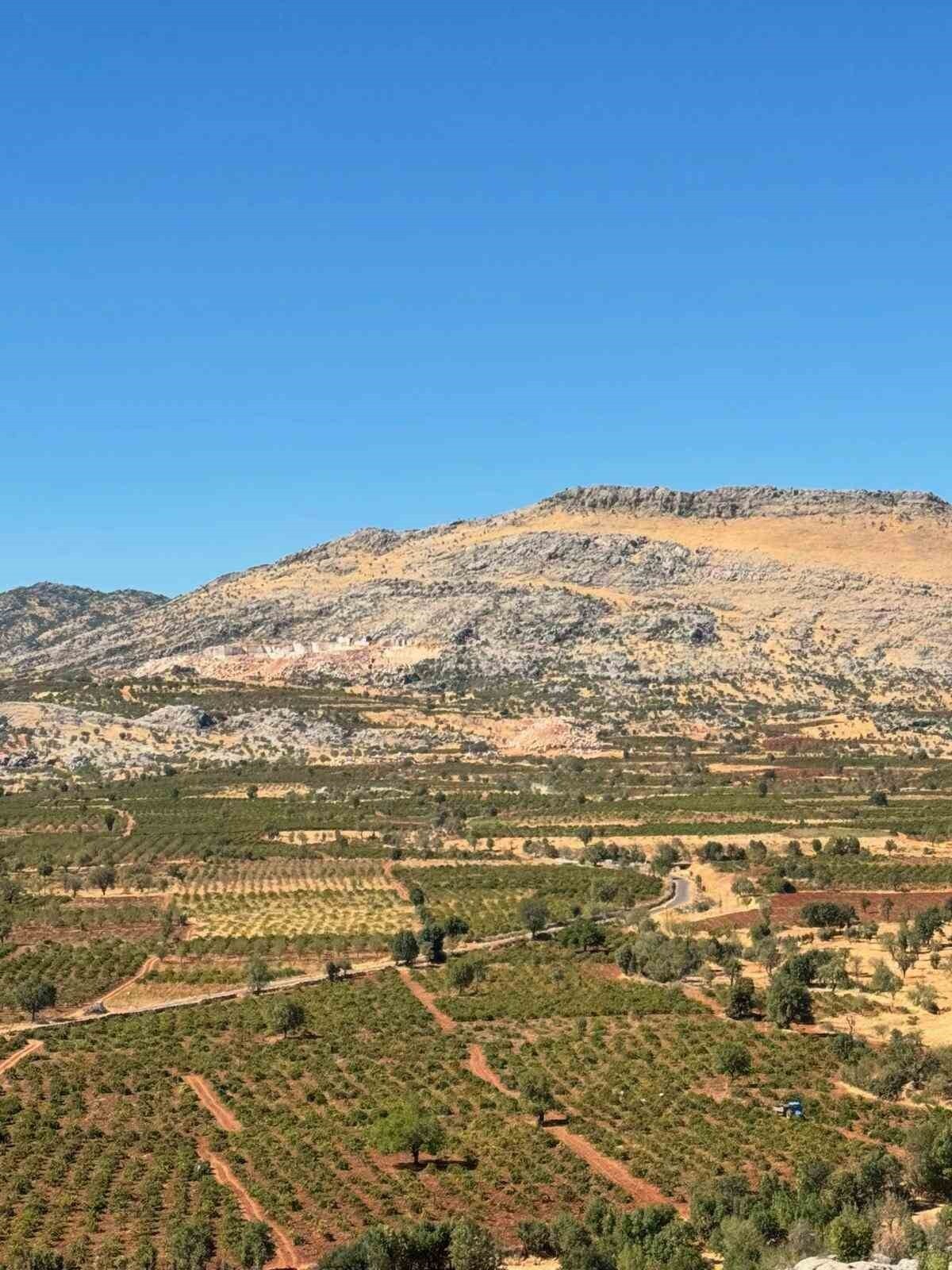 DİYARBAKIR’IN ÇERMİK İLÇESİNDE BİR MERMER OCAĞINDA MERMER KESİMİ SIRASINDA KAYA ALTINDA KALAN...
