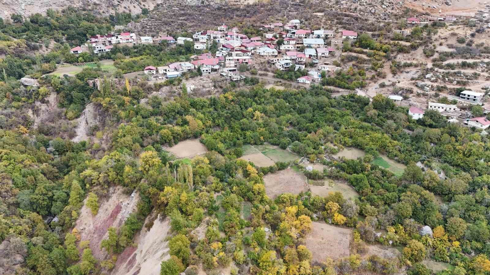 DİYARBAKIR’IN ÇÜNGÜŞ İLÇESİNDEKİ GEÇİT KÖYÜ, YANI BAŞINDA BULUNAN BARAJ HAVZALARI NEDENİYLE...