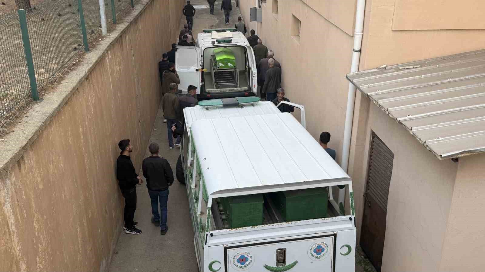 DİYARBAKIR’IN KULP İLÇESİNDE VİYADÜK İNŞAATINDA İSKELENİN ÇÖKMESİ SONUCU HAYATINI KAYBEDEN 4 KİŞİ...