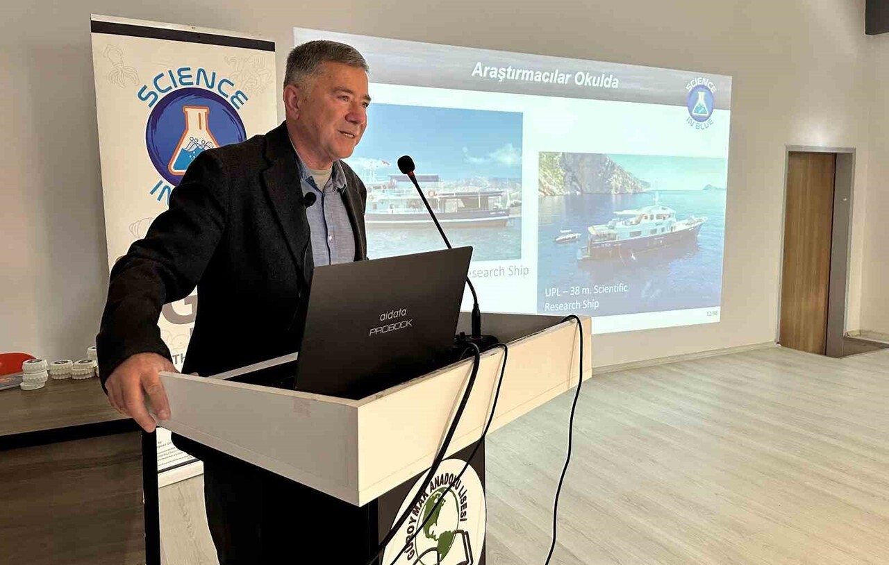 DOÇ. DR. HAKAN ÖNİZ İLE SUALTI ARKEOLOĞU DR. CEYDA ÖZTOSUN, LİSE ÖĞRENCİLERİNE SUALTI ARKEOLOJİSİ...