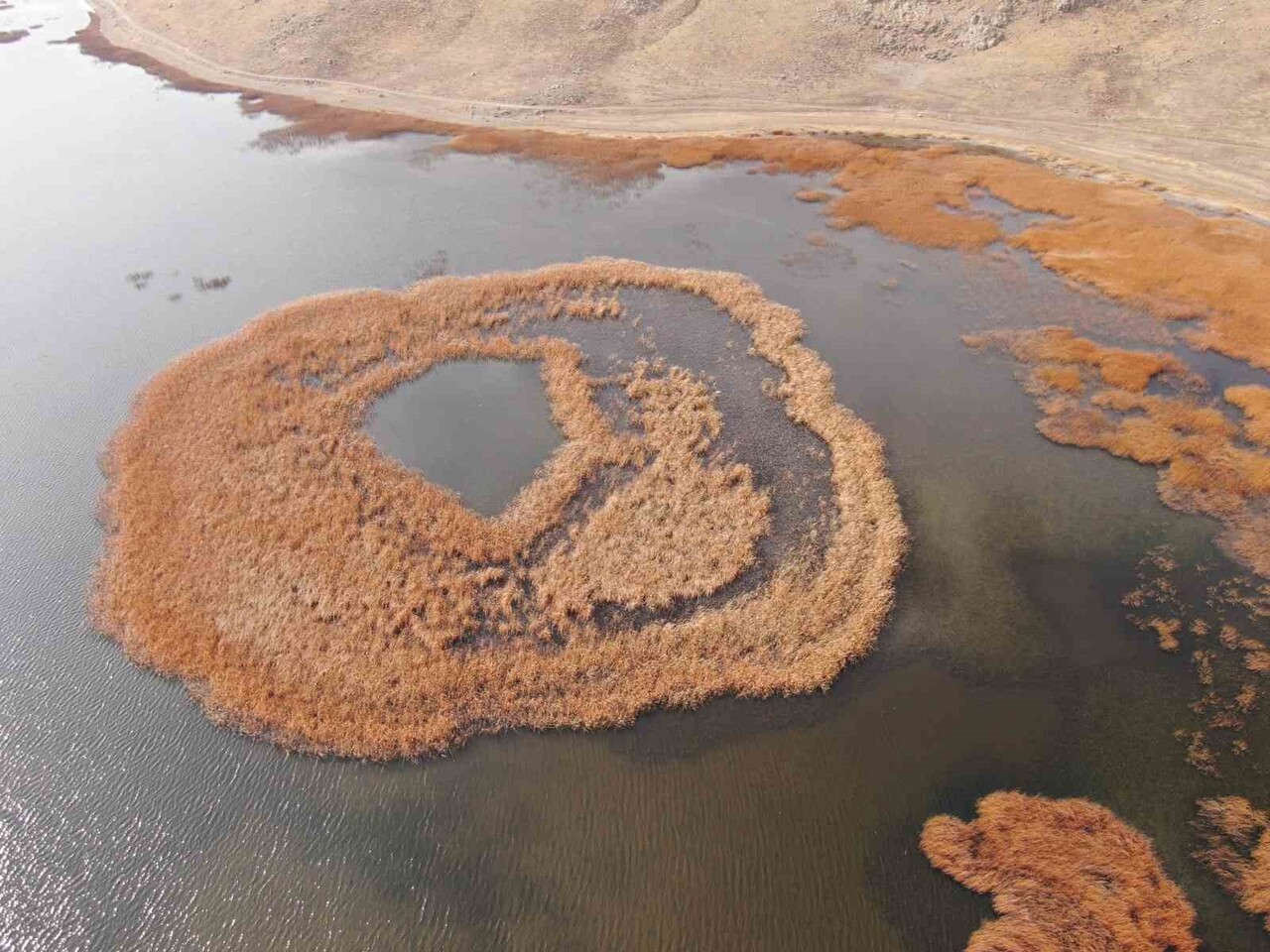 DOĞU'NUN İNCİSİ VAN'DA SONBAHAR MEVSİMİNİN SON GÜNLERİ, TARİHİ ALANLARLA BİRLEŞEN EŞSİZ...